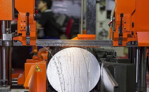 金阳立式金属带锯床切削出现跑带故障解决方法！